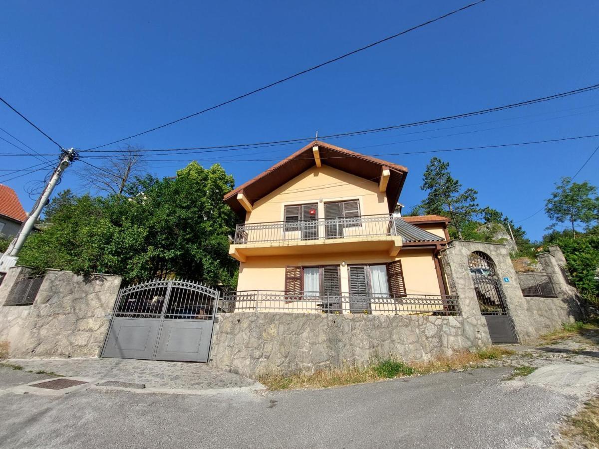 Holiday Home Milanovic Cetinje Eksteriør billede