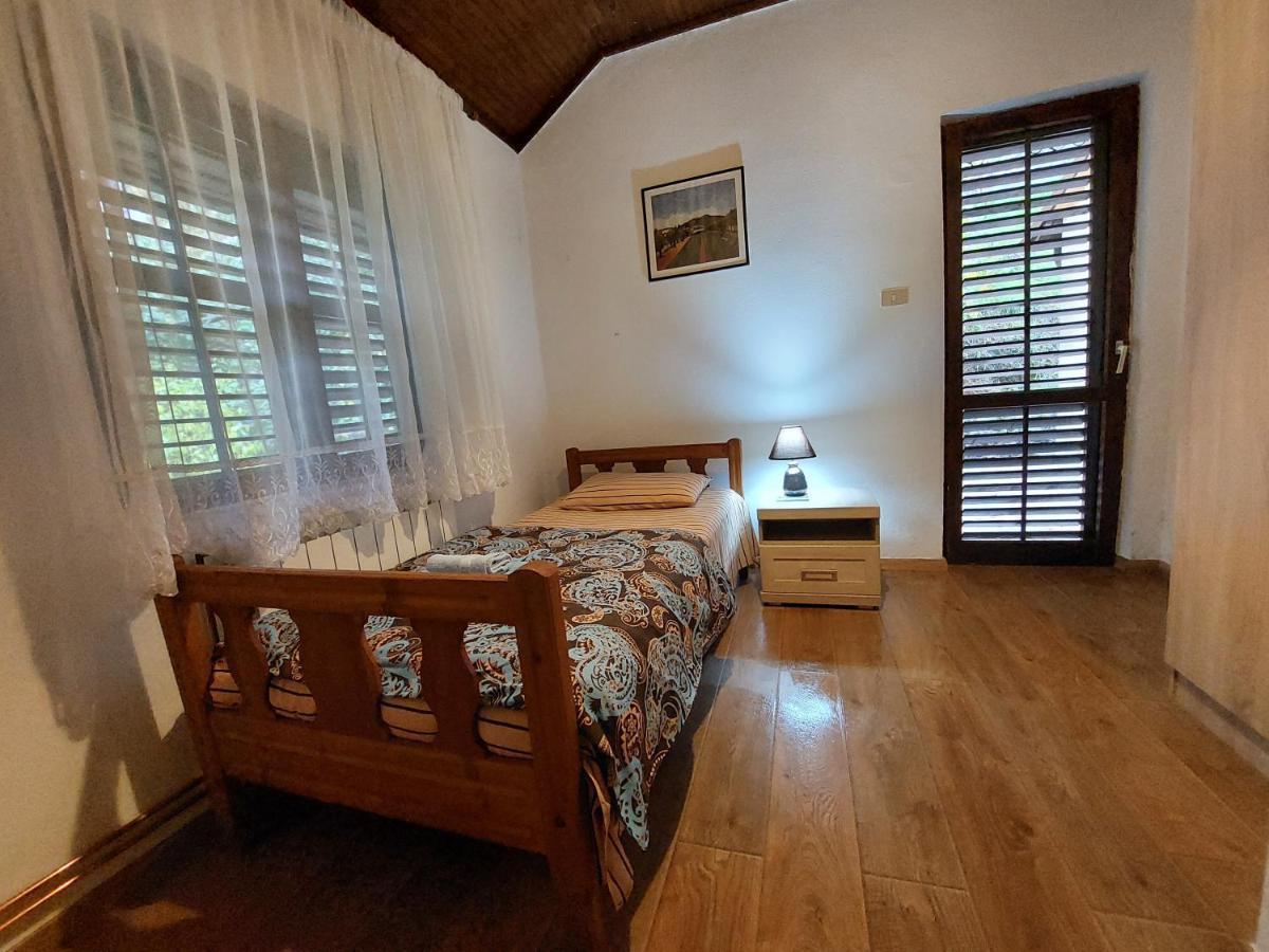 Holiday Home Milanovic Cetinje Eksteriør billede